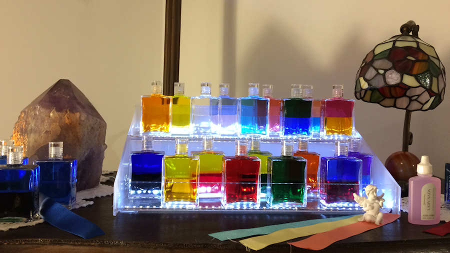 Bottiglie colorate per AURA-SOMA