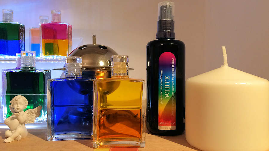 Bottiglie colorate per AURA-SOMA